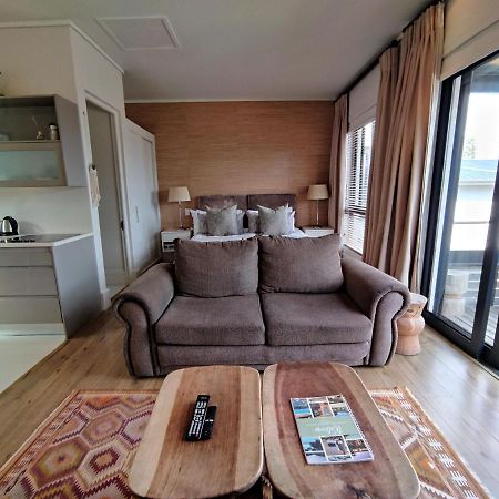 210 Gallery Luxury Studio Apartment Knysna Exteriör bild