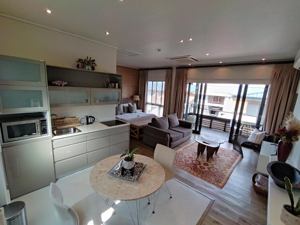 210 Gallery Luxury Studio Apartment Knysna Exteriör bild